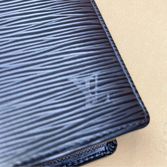 LOUIS VUITTON - NIB Brazza Black Epi Leather Long Wallet - Picture 3 of 8